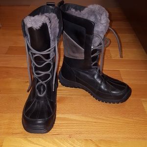 UGG Women's Mixon snow boots